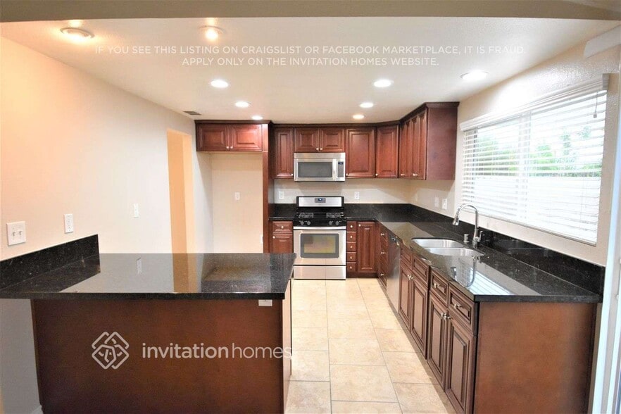 Building Photo - 1462 Hermosa Dr