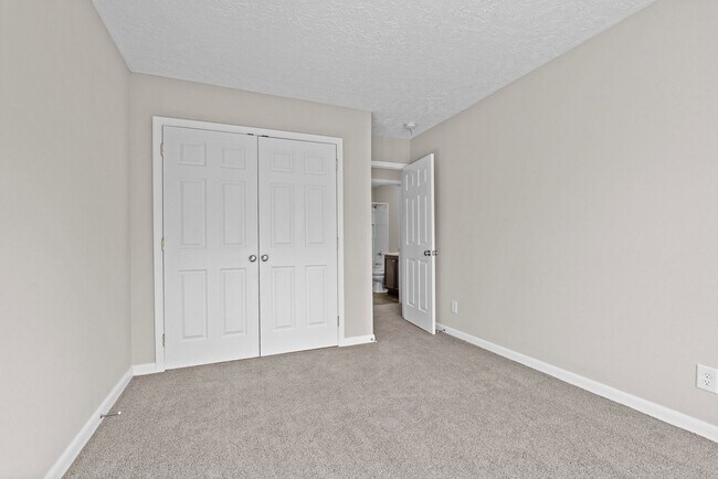 Building Photo - Freshly Remodeled 3rd Floor Apartment