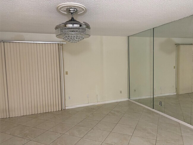 Building Photo - 2831 Pierce St