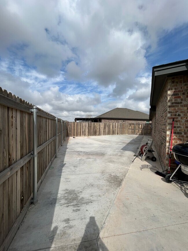 Building Photo - 2032 Twin Falls Dr