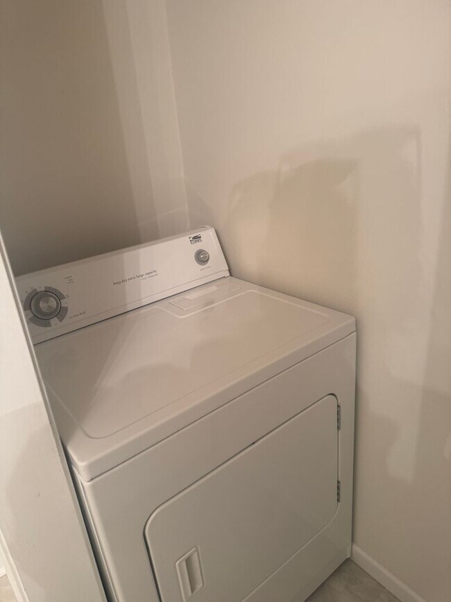 Building Photo - Updated Townhouse In Hunter Hills