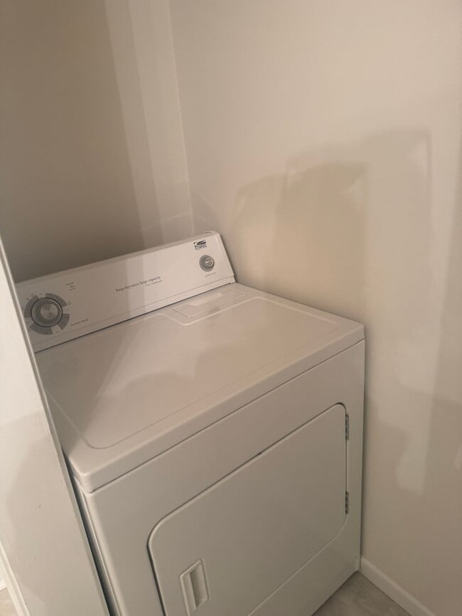 Building Photo - Updated Townhouse In Hunter Hills