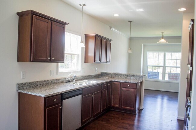 Building Photo - 105 Red Maple Ct