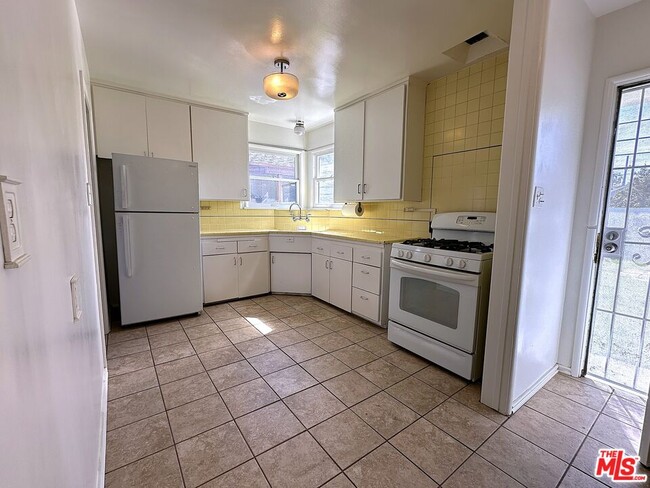 Building Photo - 5468 W 120th St