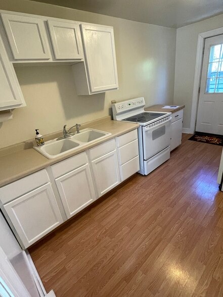 Building Photo - 407 Grace St