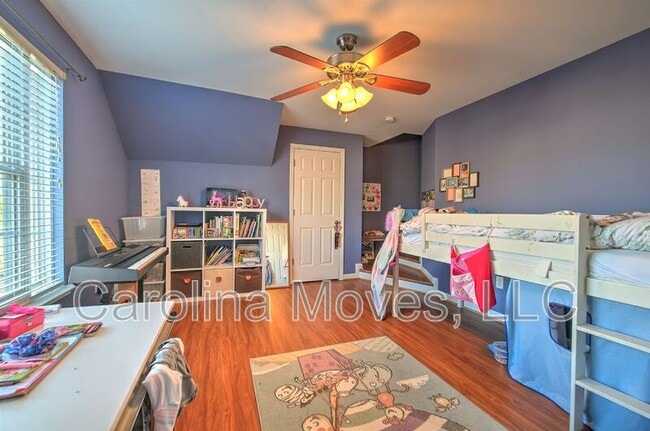 Building Photo - 512 S Orchard Farms Ave
