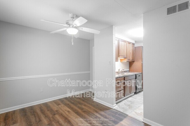 Building Photo - 900 Mountain Creek Rd