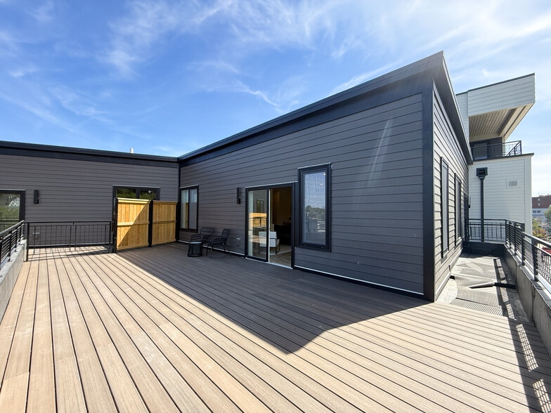 Unit private balcony - 17 Argyle St