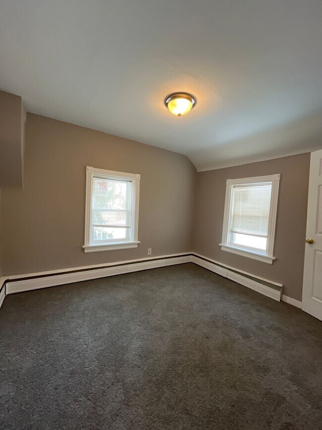 Building Photo - 2280 Main St