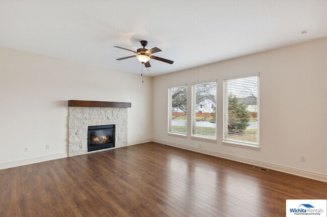 Building Photo - 4 bedroom 3 bath - Andover - ***Andover Sc...