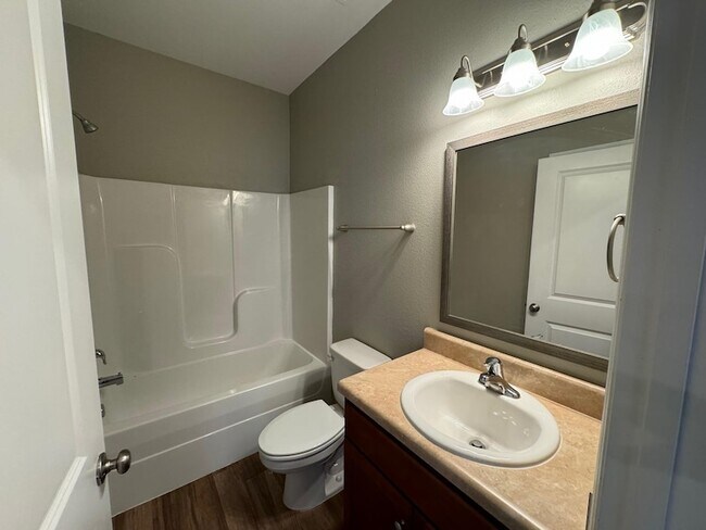 Building Photo - 2225 Cedarbrook Ct