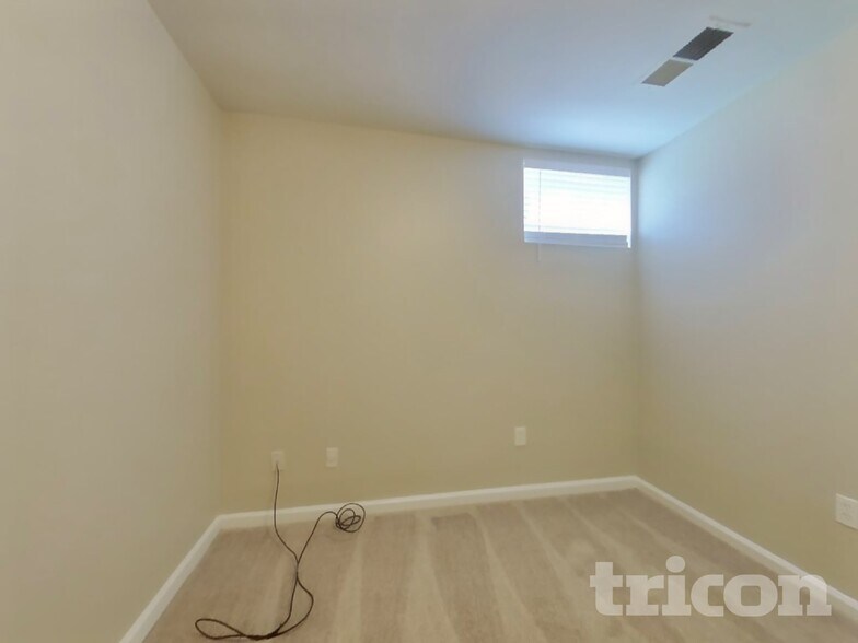 Building Photo - 1951 Hidden Valley Dr SW