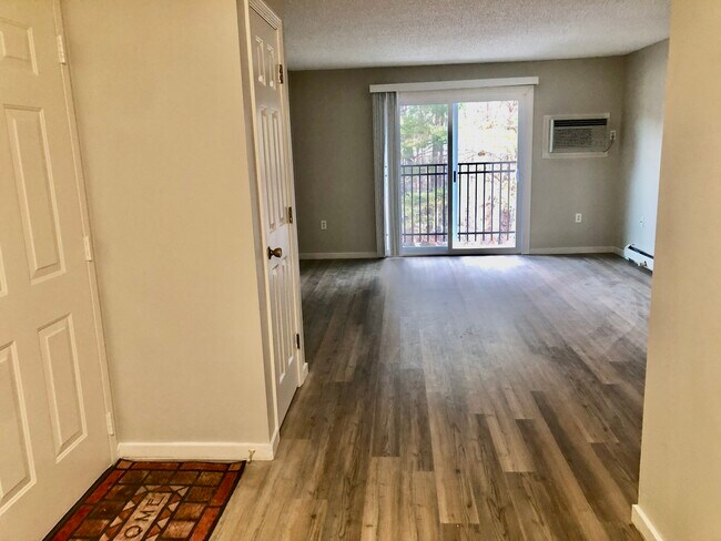 Building Photo - 5 Oak Hill Ln