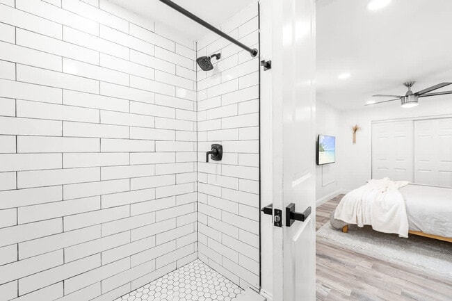 Building Photo - 1271 Woodlawn St