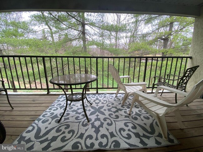 Building Photo - 240 Valley Stream Ln