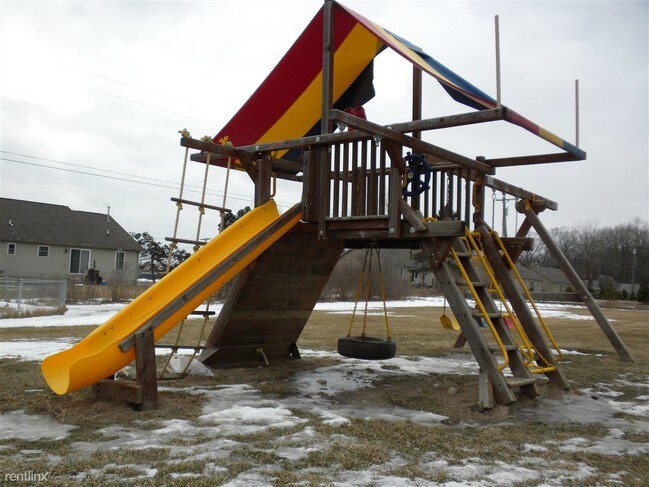 Building Photo - 15122 W Park St