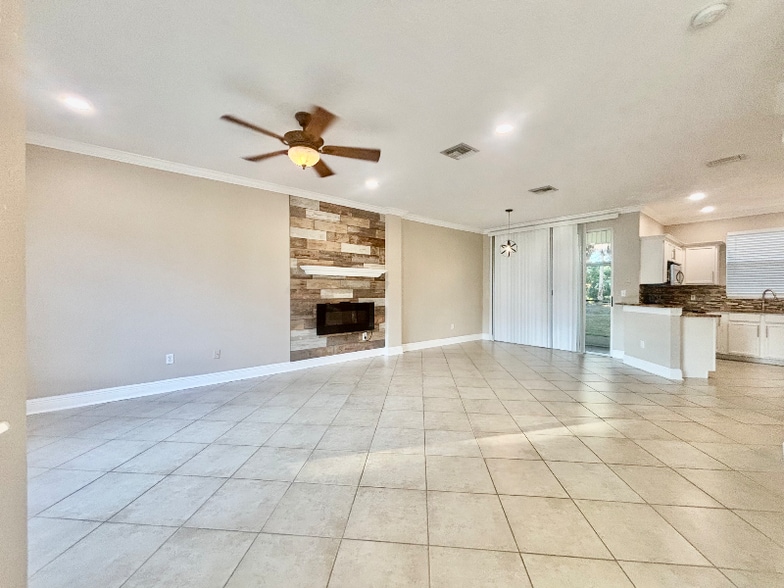 Building Photo - 13576 Forest Lake Dr