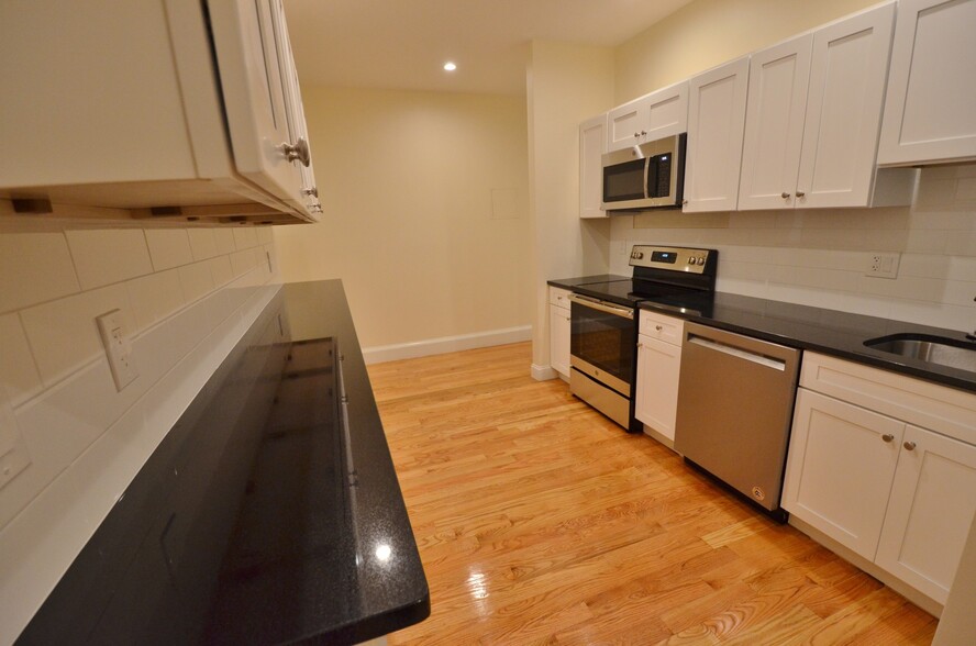 Building Photo - 33 Brookline St