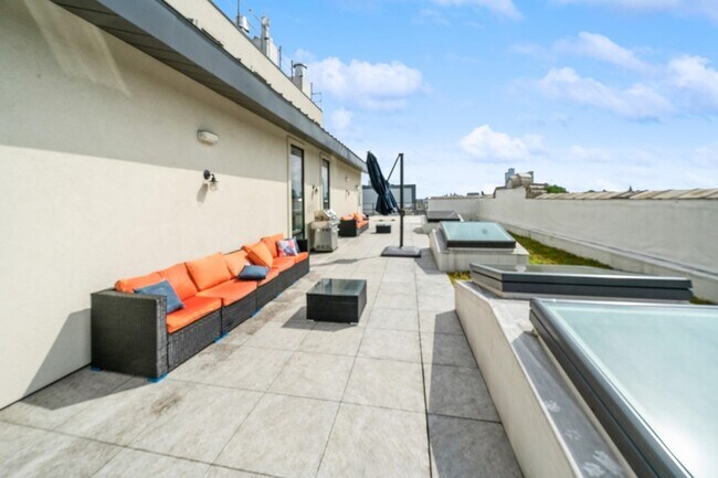 Building Photo - 520 Palisade Ave