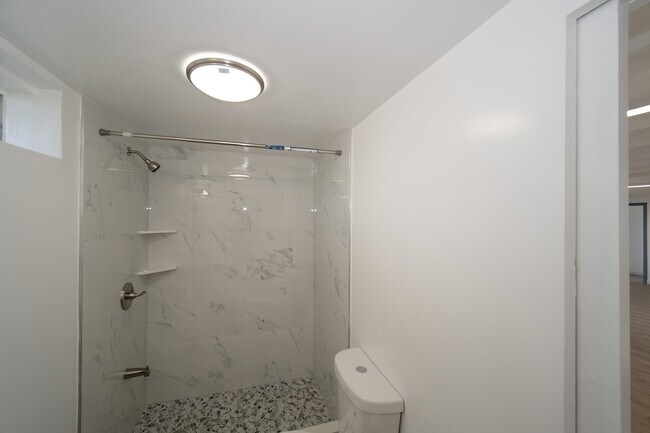 Building Photo - 1957 Hoohai St