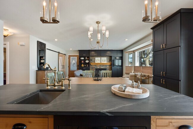 Building Photo - 21253 Lake George Blvd