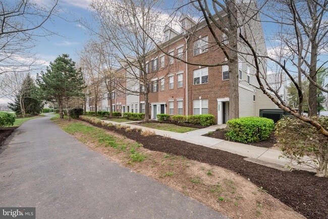 Building Photo - 42461 Rockrose Square