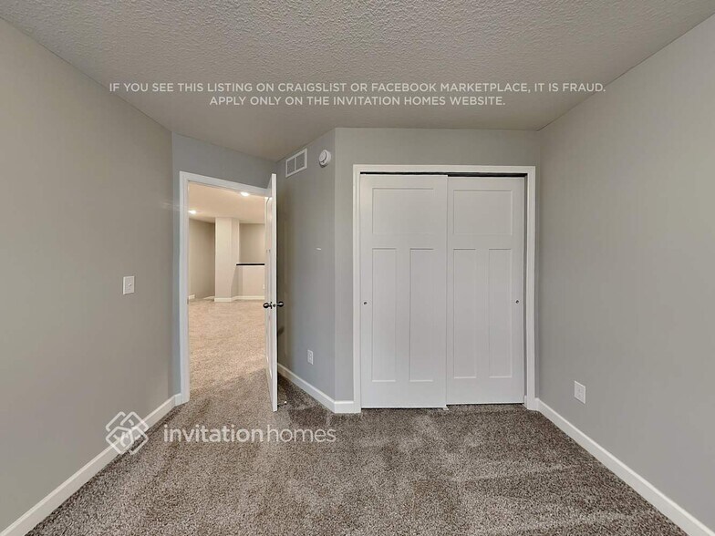 Building Photo - 10900 Everest Pl N