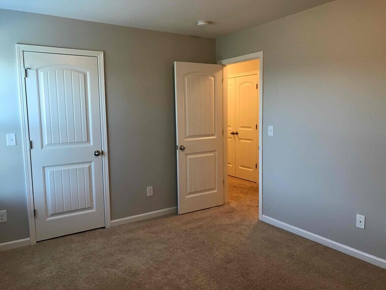 Building Photo - 5069 Bella Ct