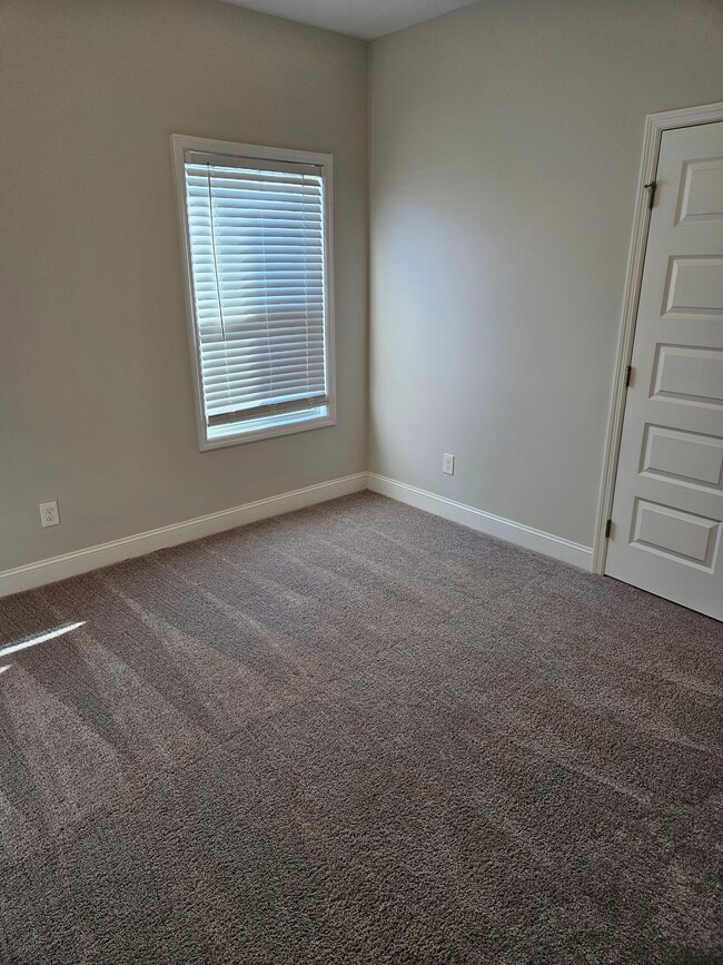 Building Photo - 212 Pine Is Ave