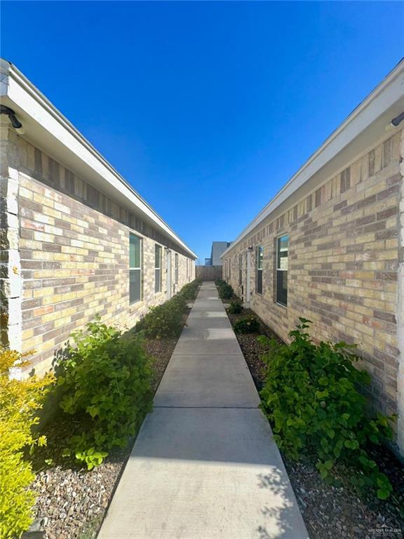 Building Photo - 14 Hiawatha Dr