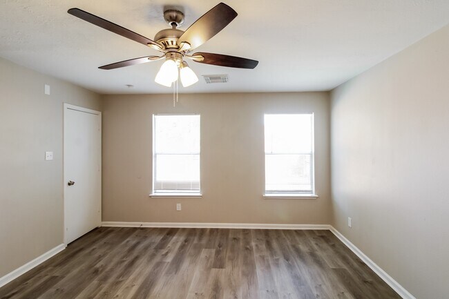 Building Photo - 2910 Fawn Ct