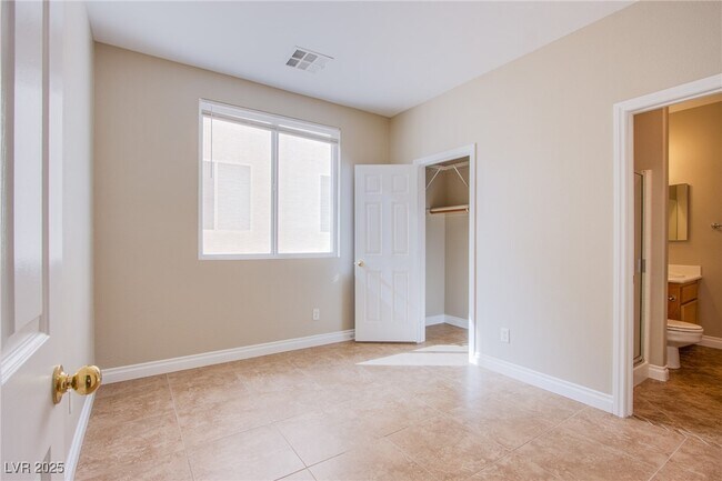 Building Photo - 462 Kirkstone Way