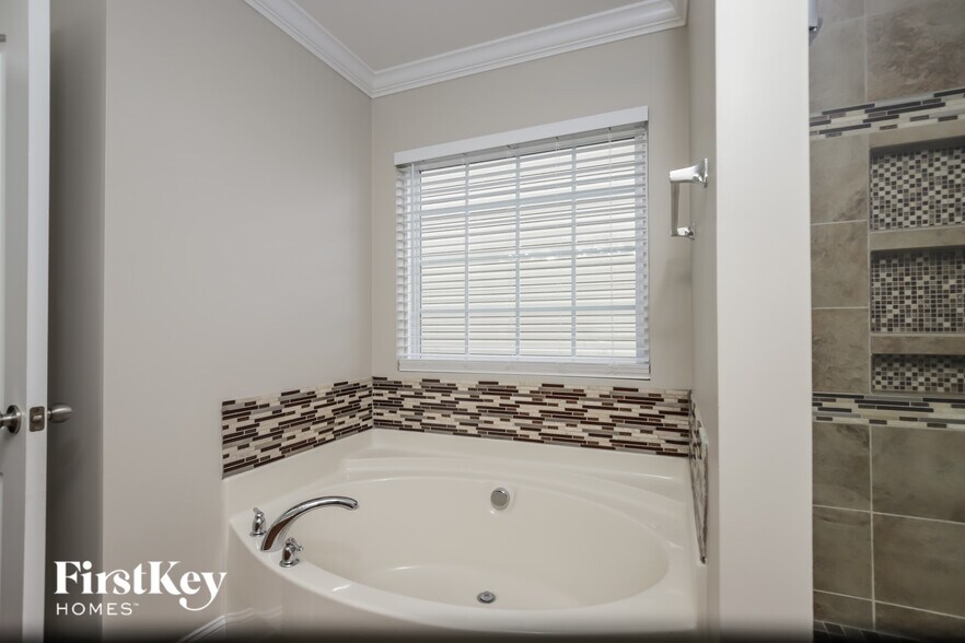 Building Photo - 3672 Village Springs Dr