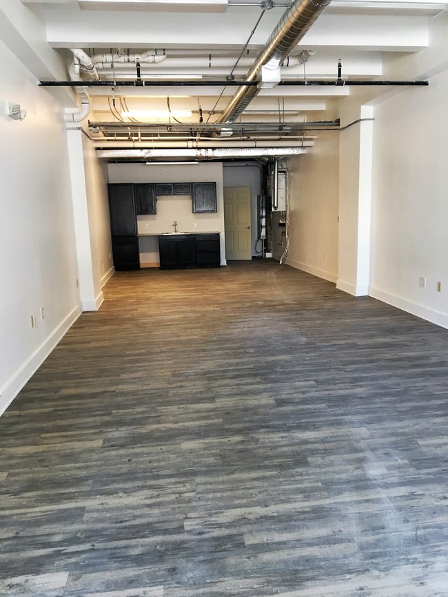 Building Photo - Congress Lofts