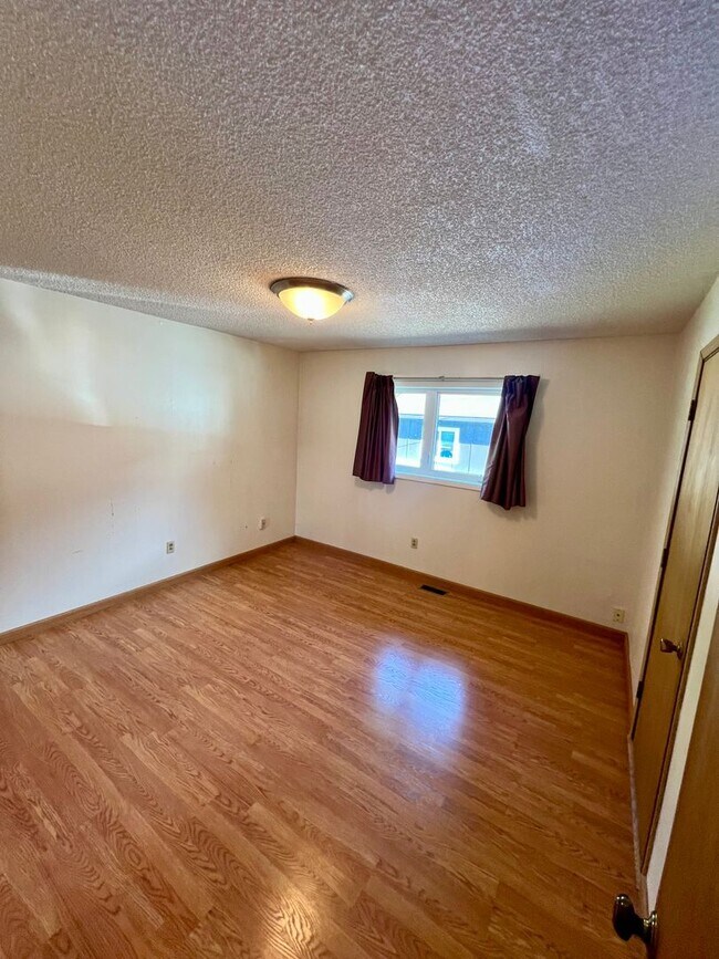 Building Photo - Dunlap Ave 4018-