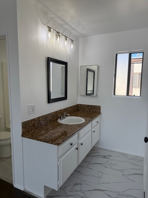Master vanity & dressing area - 558 Evergreen St