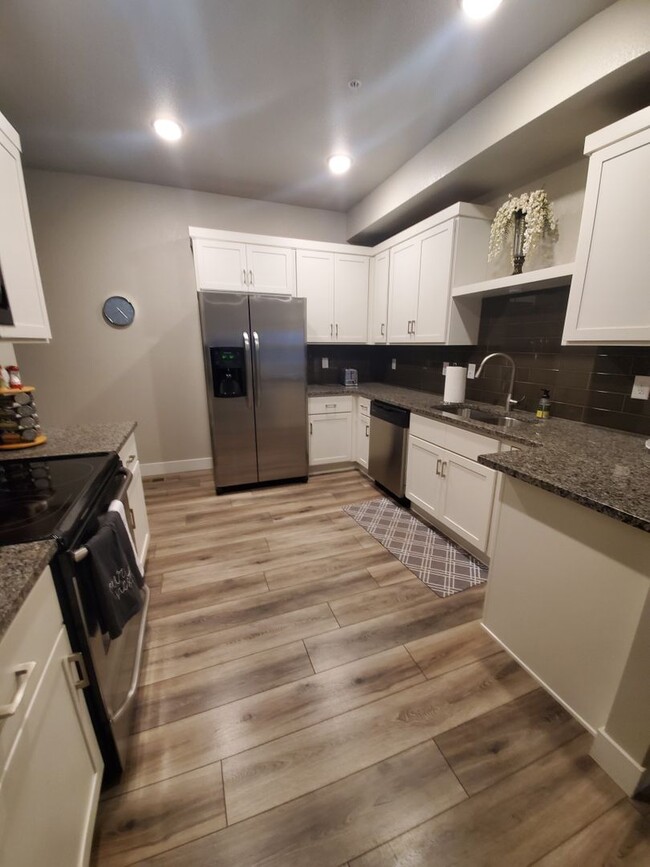 Building Photo - 2 Bed 2.5 Bath Condo in Mid-Fort Collins!
