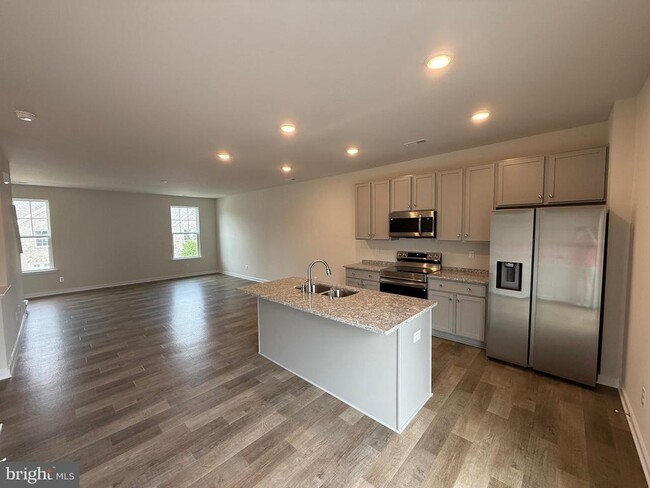 Building Photo - 2125 Grand Reserve Ln