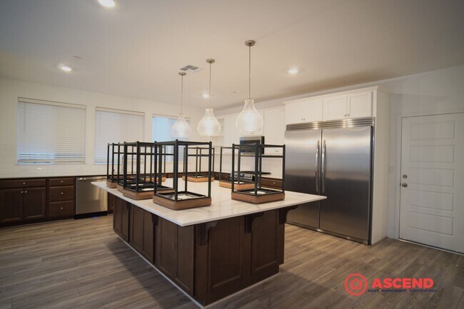 Building Photo - Luxurious 5 bedroom located in Gossamer Grove!