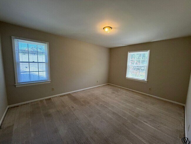 Building Photo - 3/2 House in Woodfin Estates $1,795