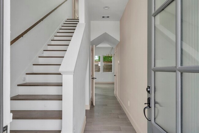 Building Photo - 9551 Neuens Rd