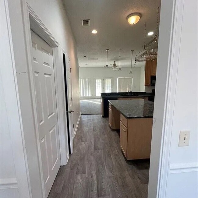 Building Photo - 568 Marshview Dr