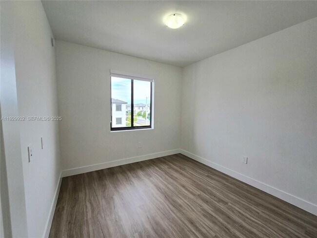 Building Photo - 34526 SW 191st Ave