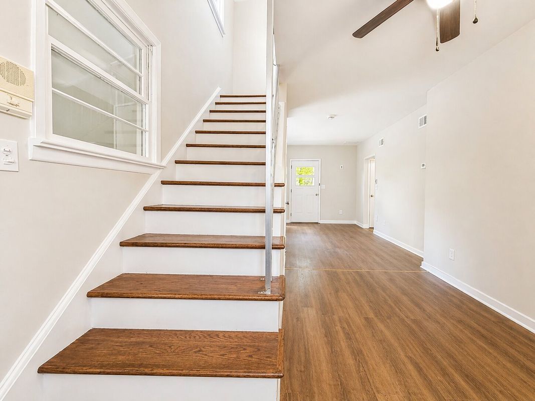 Building Photo - 161 Lincoln Ave