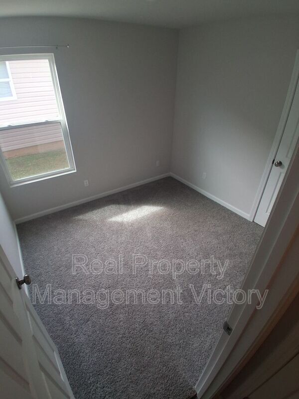 Building Photo - 12516 Waterbury Way