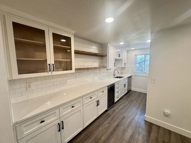 Building Photo - 12642 NW Barnes Rd