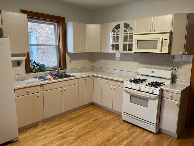 Kitchen - 5353 W Newport Ave