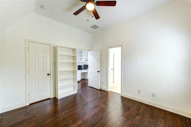 Building Photo - 27818 Pinpoint Crossing Dr