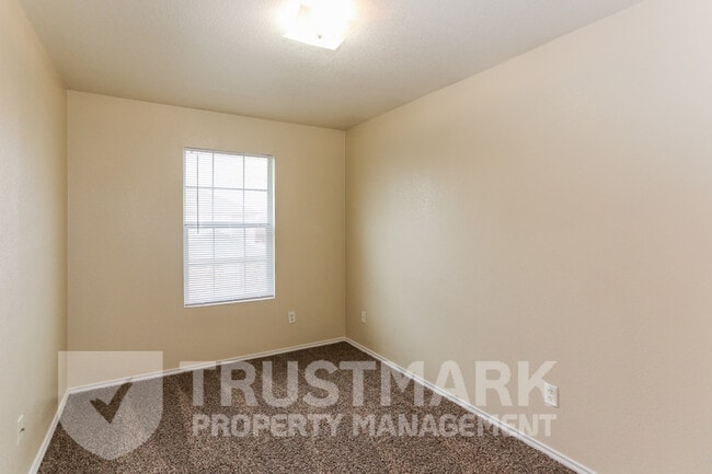 Building Photo - 4001 Pilgram Dr