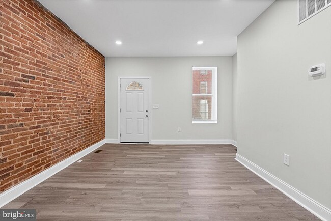 Building Photo - 3 bedrooms, 3.5 bathrooms